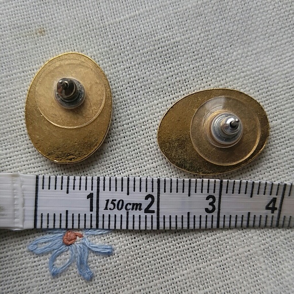 ♦ 3 for $15 Ornate Oval Gold Stud Earrings - Picture 7 of 8